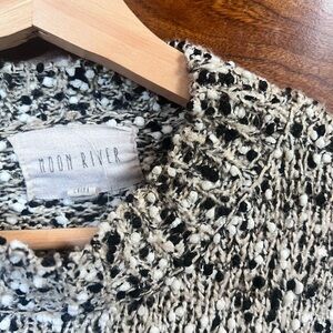 Moon River Black and White Crew Neck Sweater